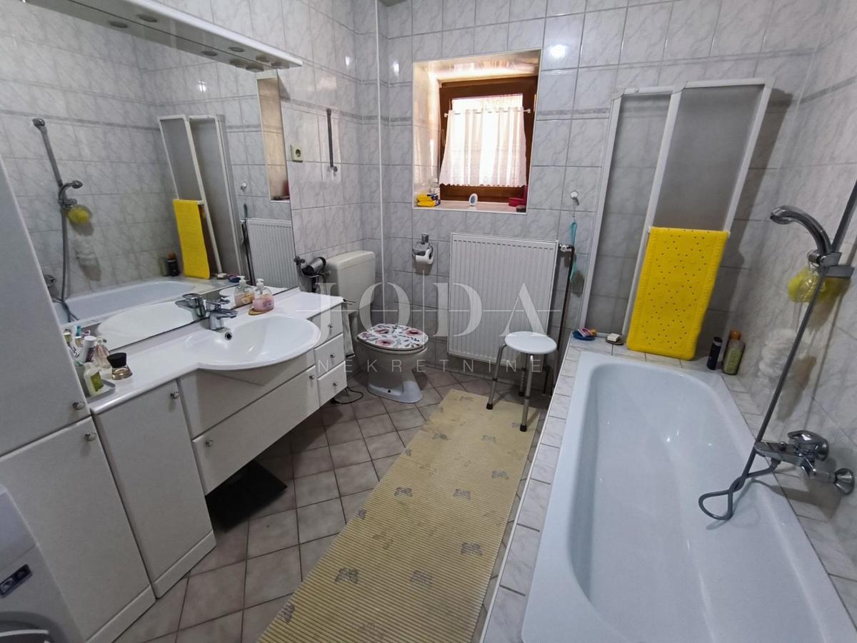 Casa Ravna Gora, 119m2