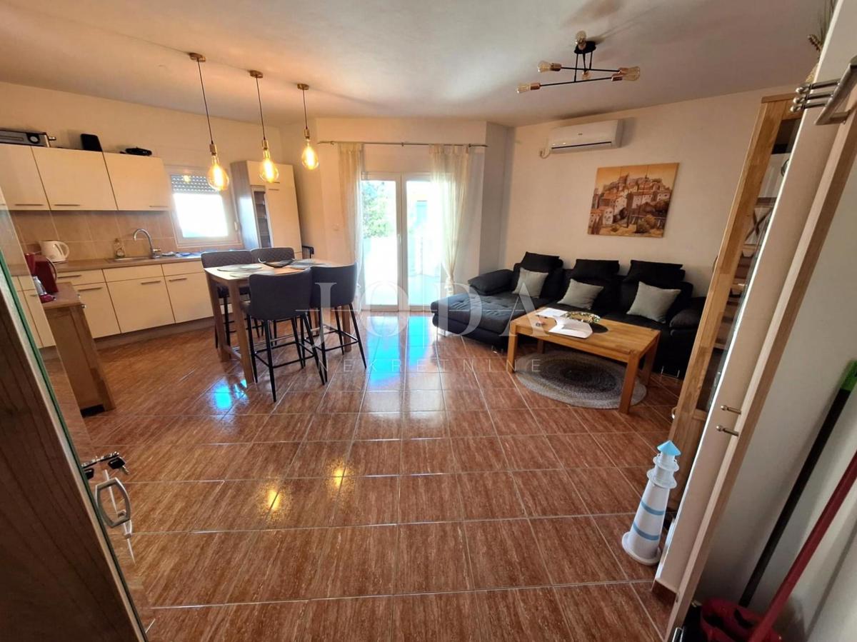 Malinska – due appartamenti con giardino e parcheggio