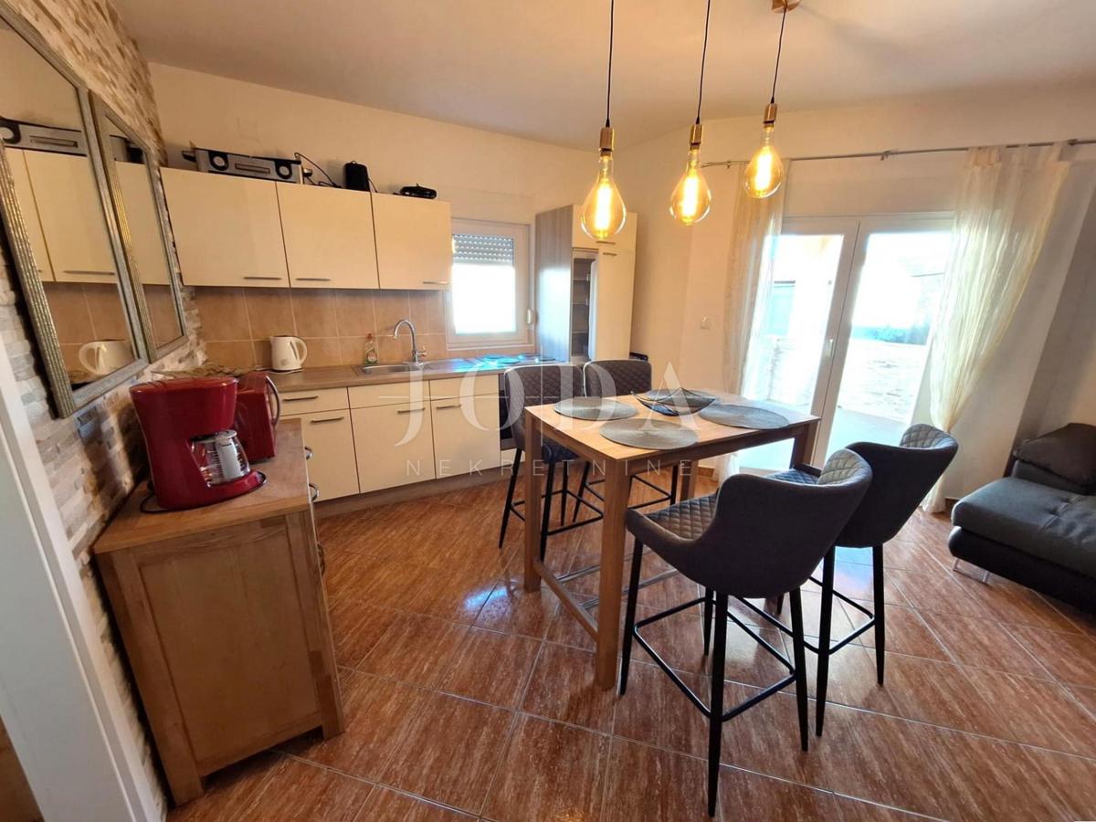 Malinska – due appartamenti con giardino e parcheggio