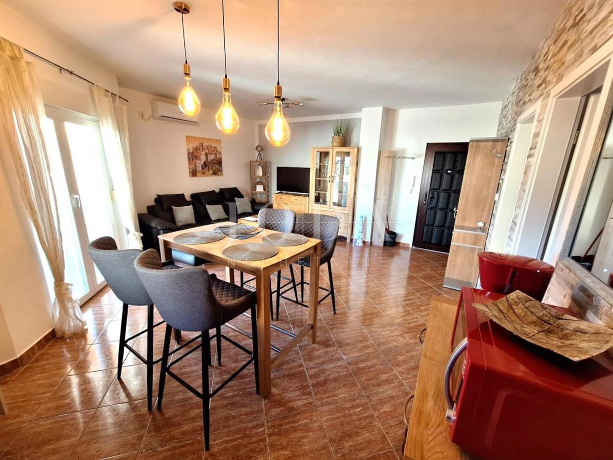 Malinska – due appartamenti con giardino e parcheggio