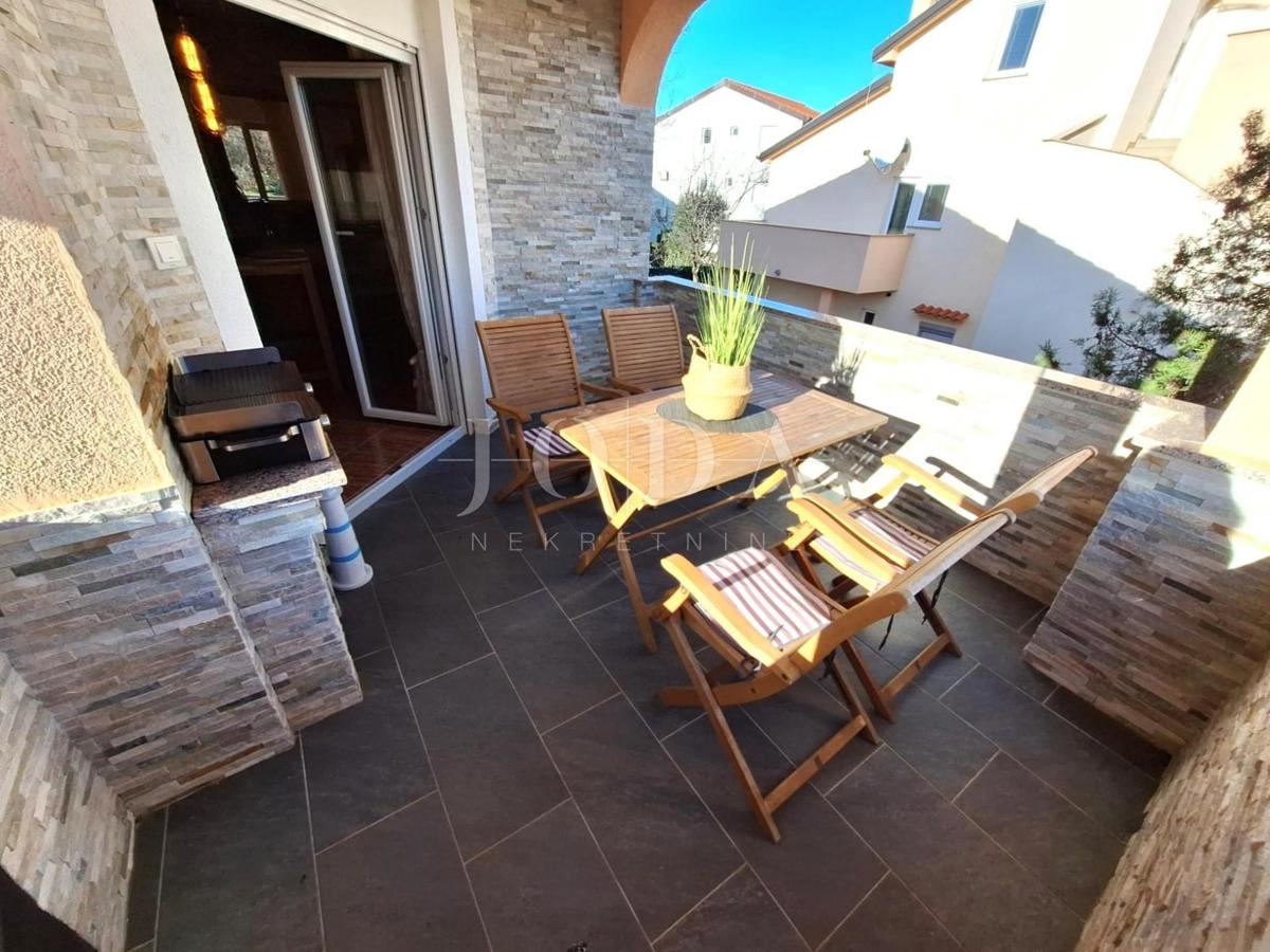 Malinska – due appartamenti con giardino e parcheggio