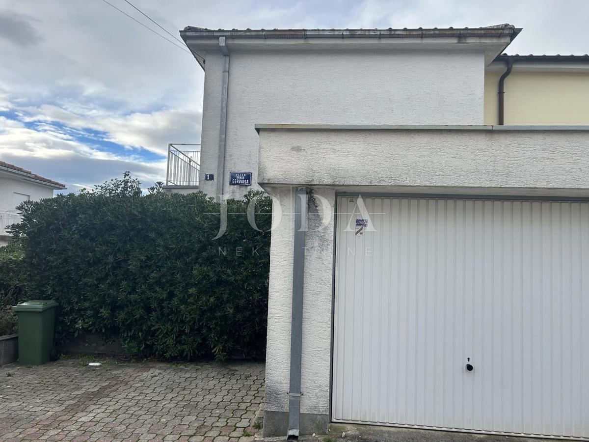 Casa d’investimento con 5 unità e vista mare aperta – Crikvenica, a 300 m dal mare