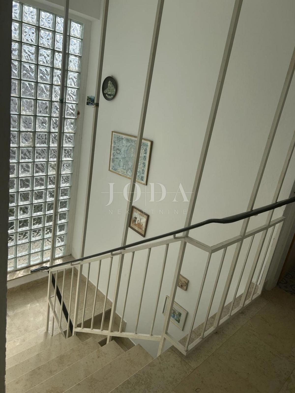 Casa d’investimento con 5 unità e vista mare aperta – Crikvenica, a 300 m dal mare