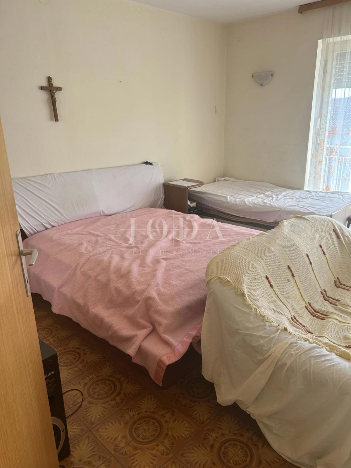 Casa d’investimento con 5 unità e vista mare aperta – Crikvenica, a 300 m dal mare