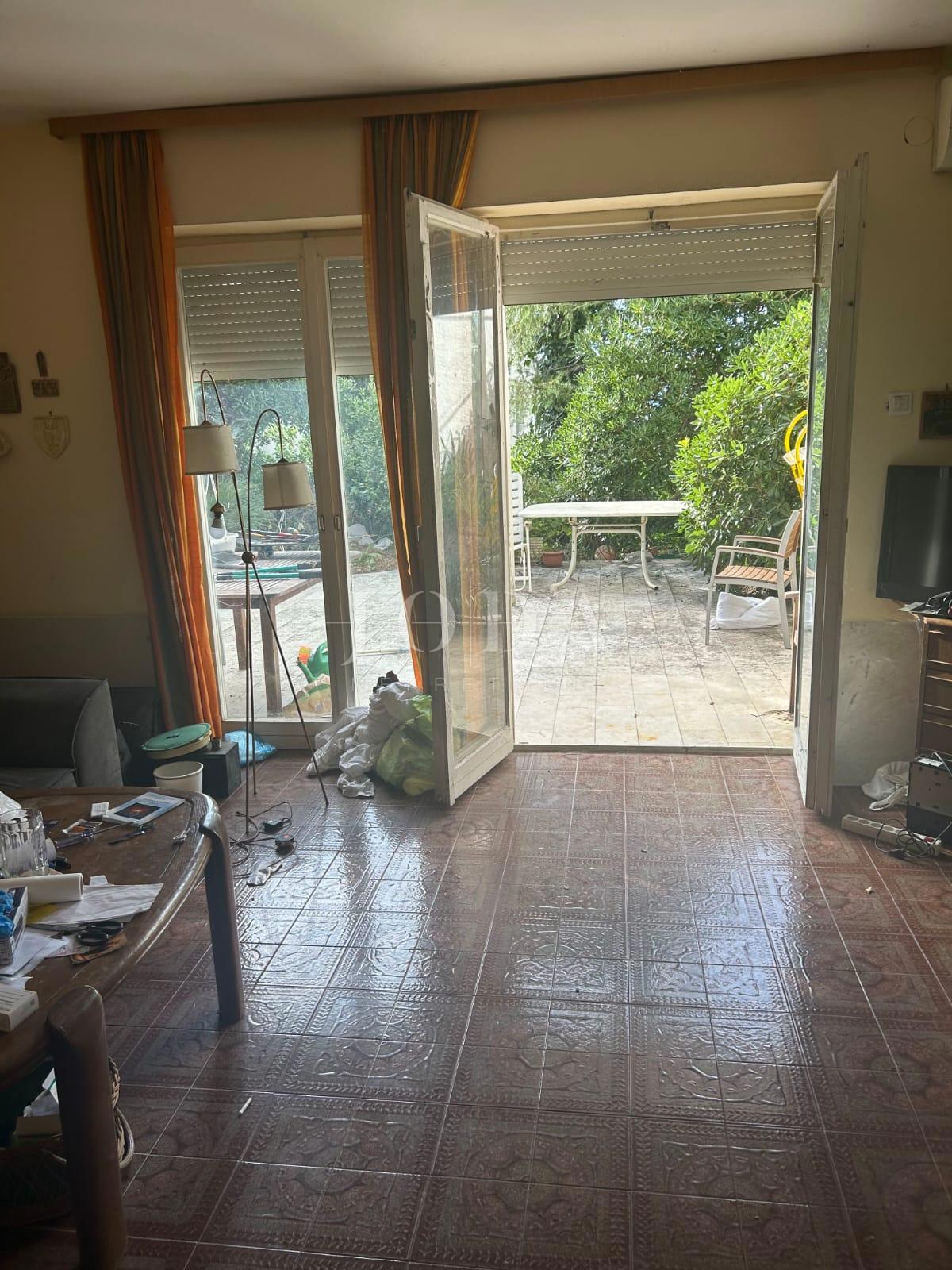 Casa d’investimento con 5 unità e vista mare aperta – Crikvenica, a 300 m dal mare