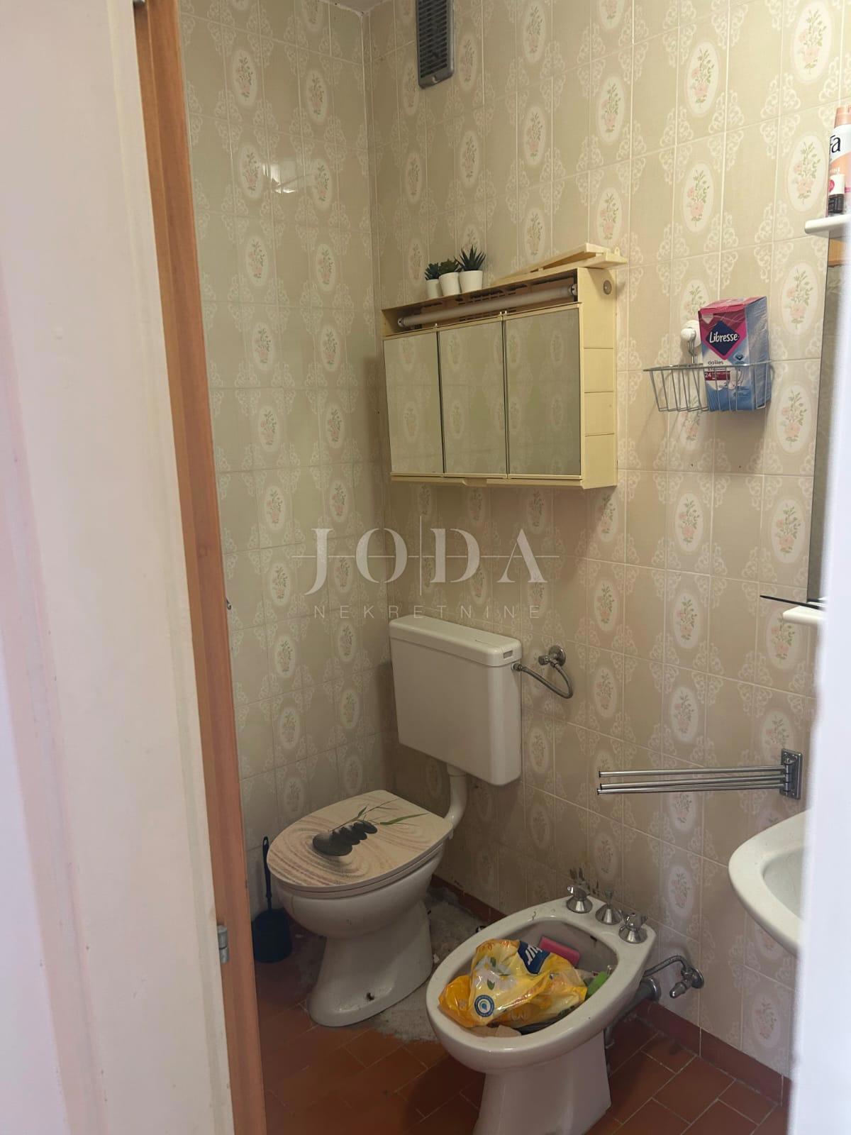 Casa d’investimento con 5 unità e vista mare aperta – Crikvenica, a 300 m dal mare