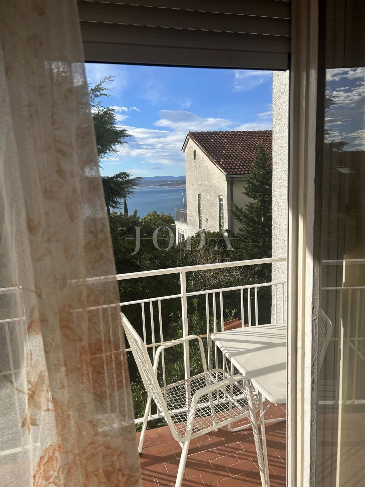 Casa d’investimento con 5 unità e vista mare aperta – Crikvenica, a 300 m dal mare