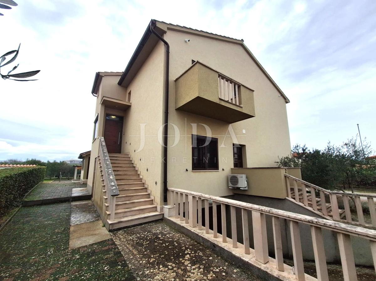 Casa con giardino e piscina in ottima posizione, Krk
