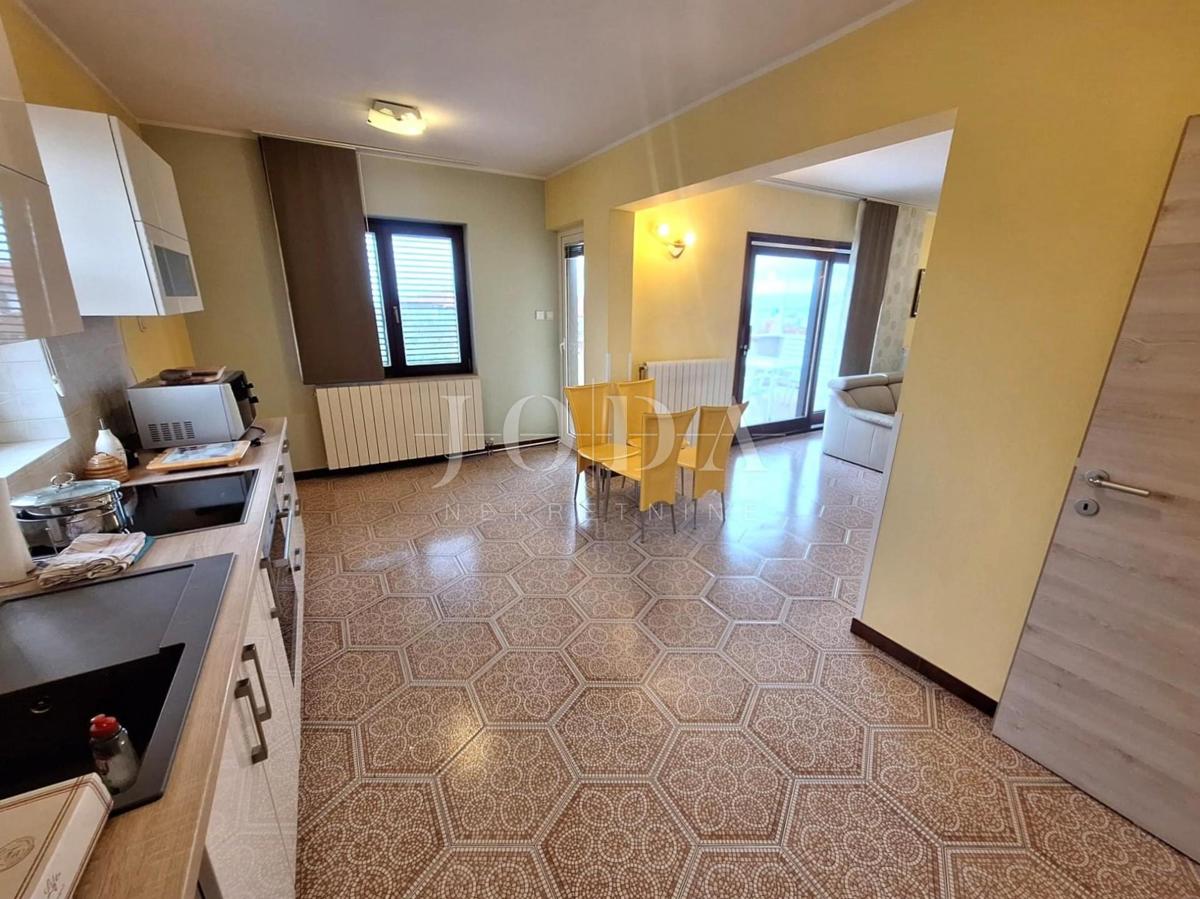 Casa con giardino e piscina in ottima posizione, Krk