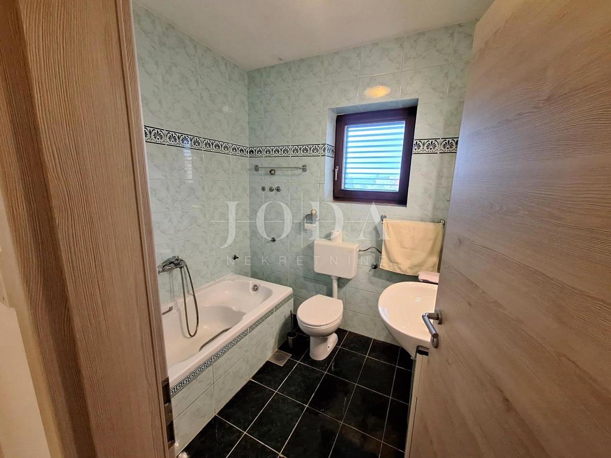 Casa con giardino e piscina in ottima posizione, Krk