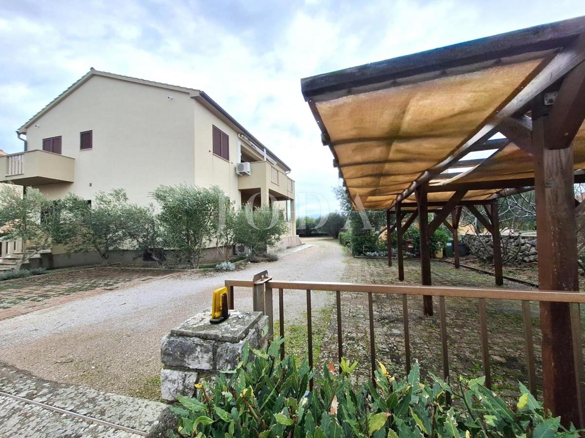 Casa con giardino e piscina in ottima posizione, Krk