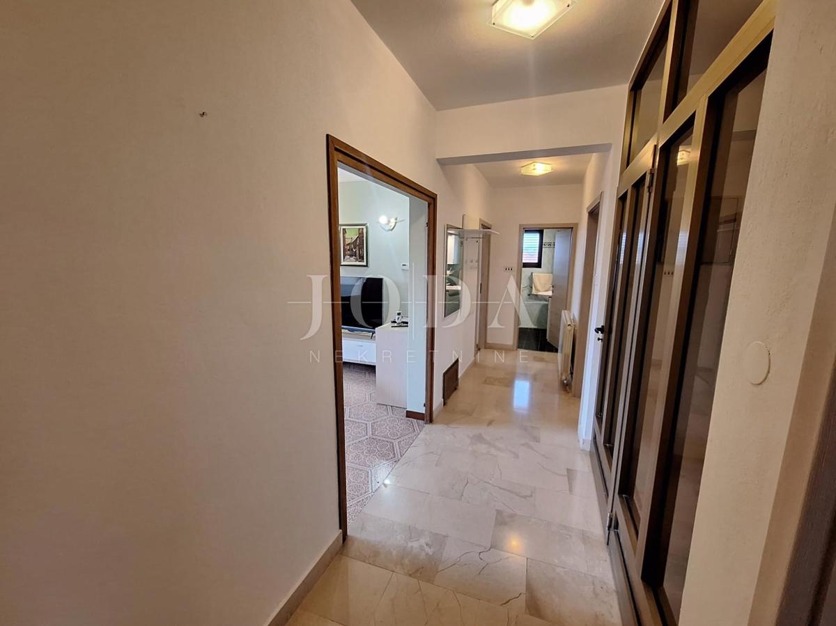 Casa con giardino e piscina in ottima posizione, Krk