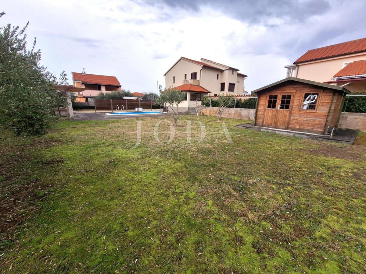 Casa con giardino e piscina in ottima posizione, Krk