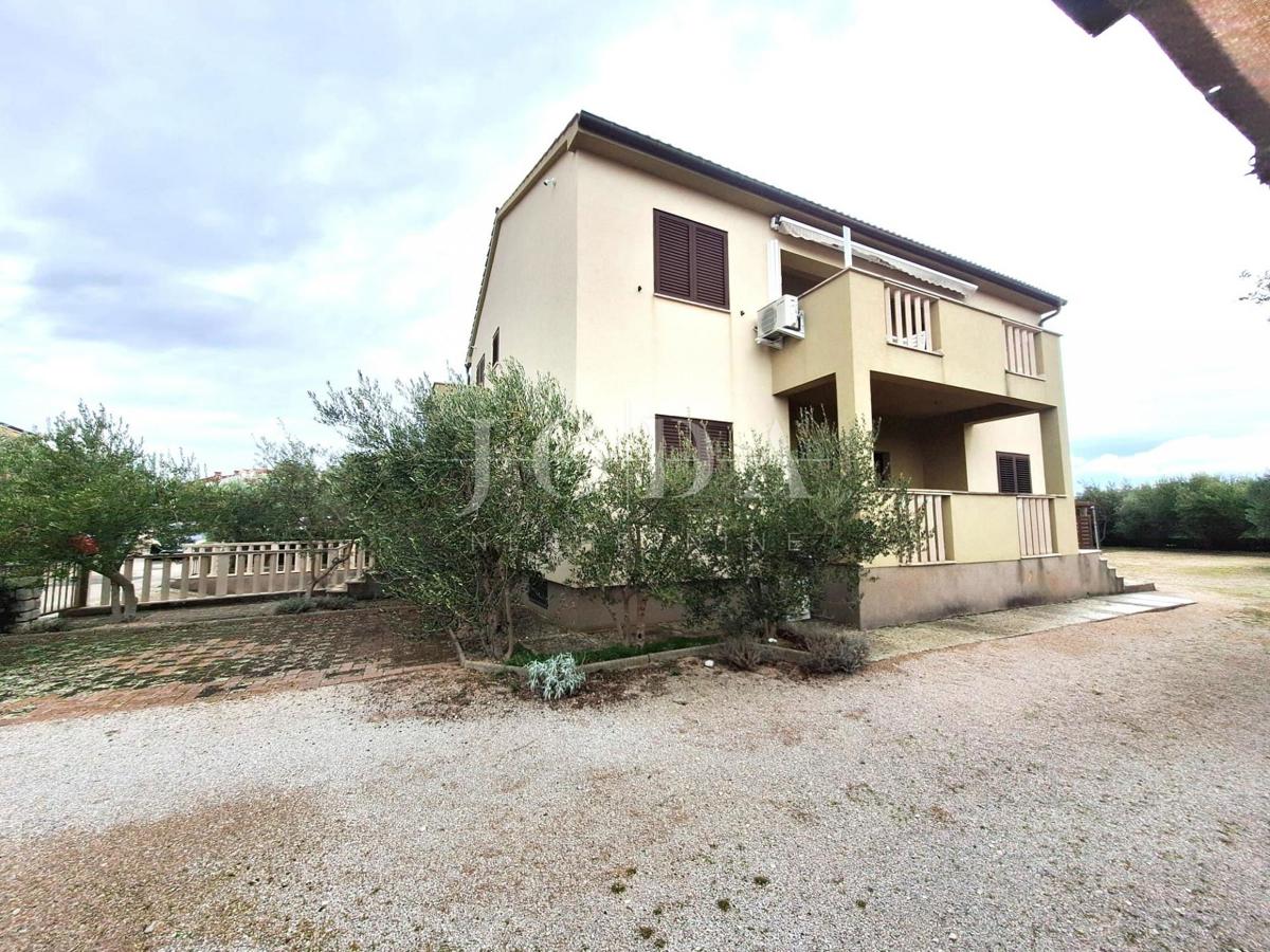 Casa con giardino e piscina in ottima posizione, Krk