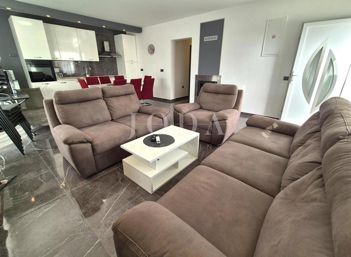 Casa indipendente con piscina