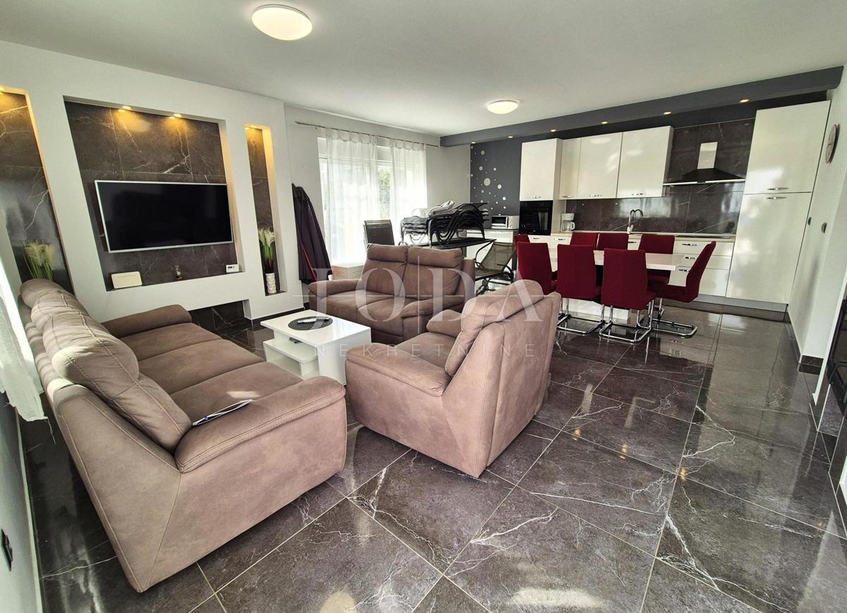 Casa indipendente con piscina