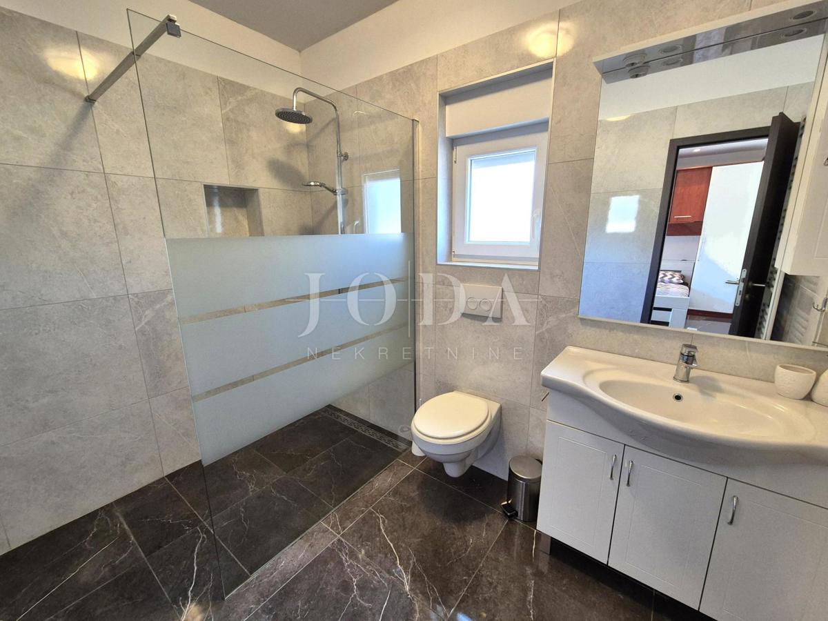 Casa indipendente con piscina