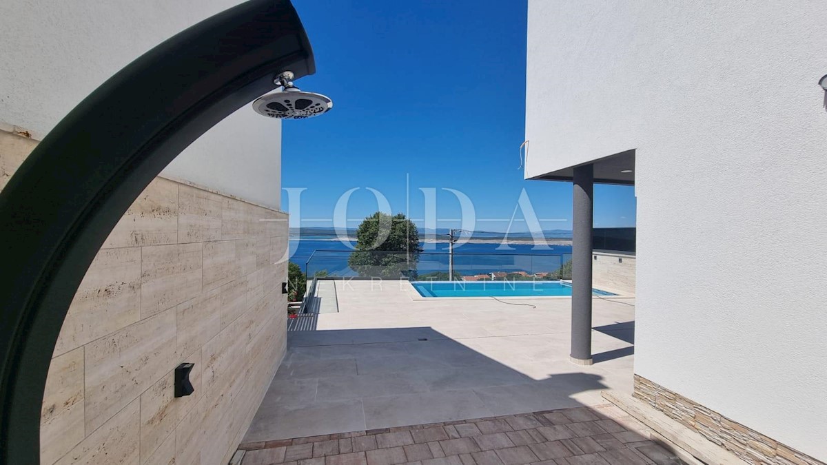 Dramalj casa moderna con piscina e vista panoramica sul mare