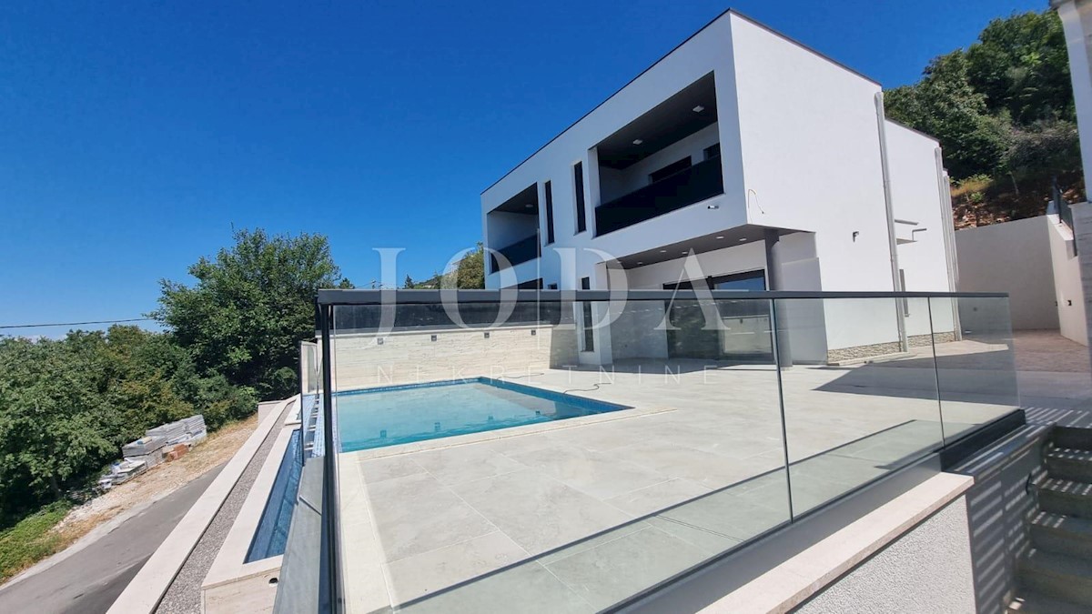 Dramalj casa moderna con piscina e vista panoramica sul mare