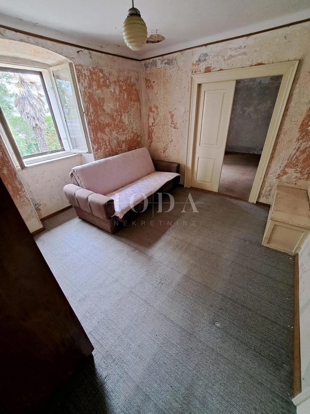 Old stone house for renovation, near Malinska