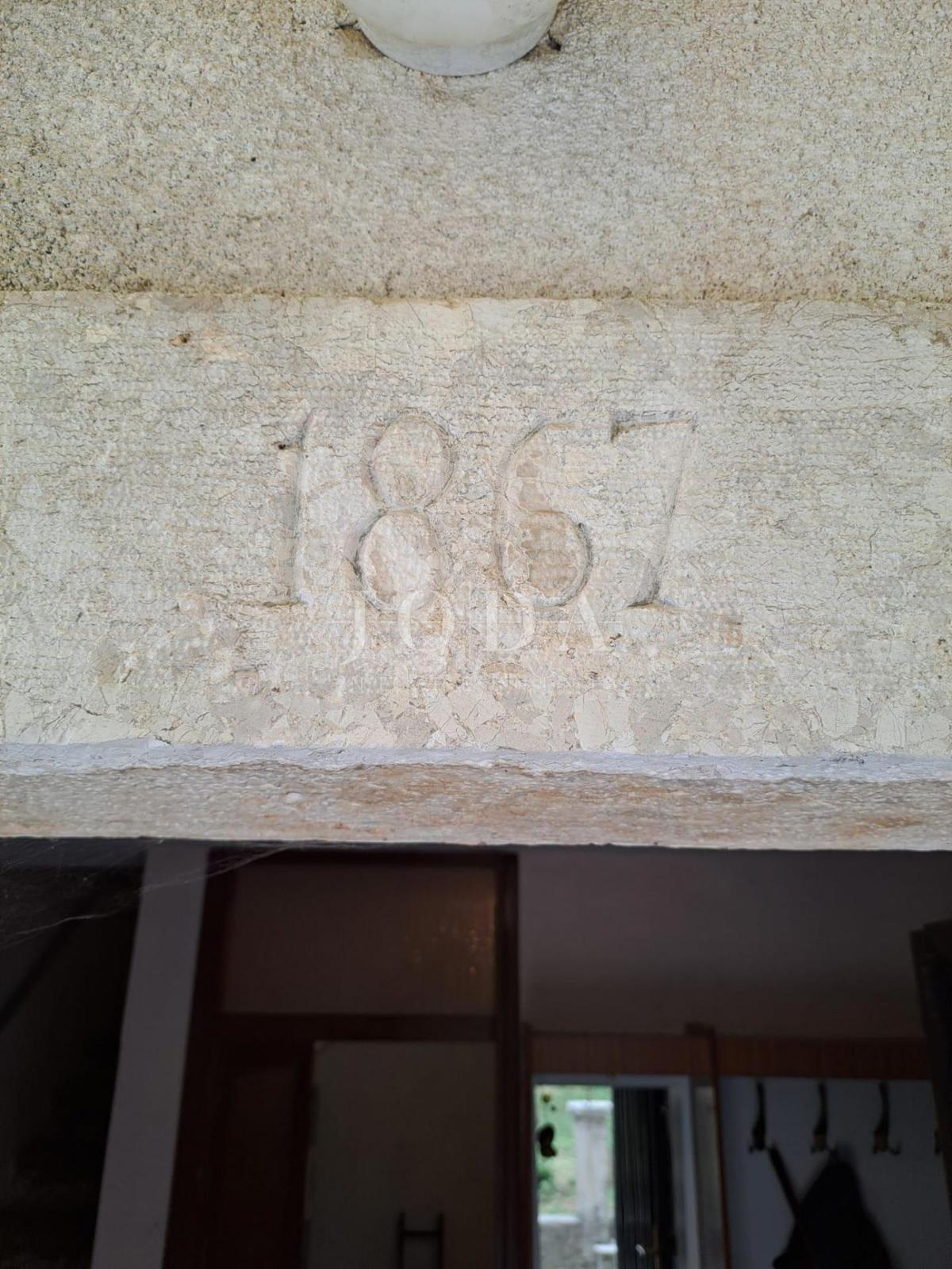 Old stone house for renovation, near Malinska