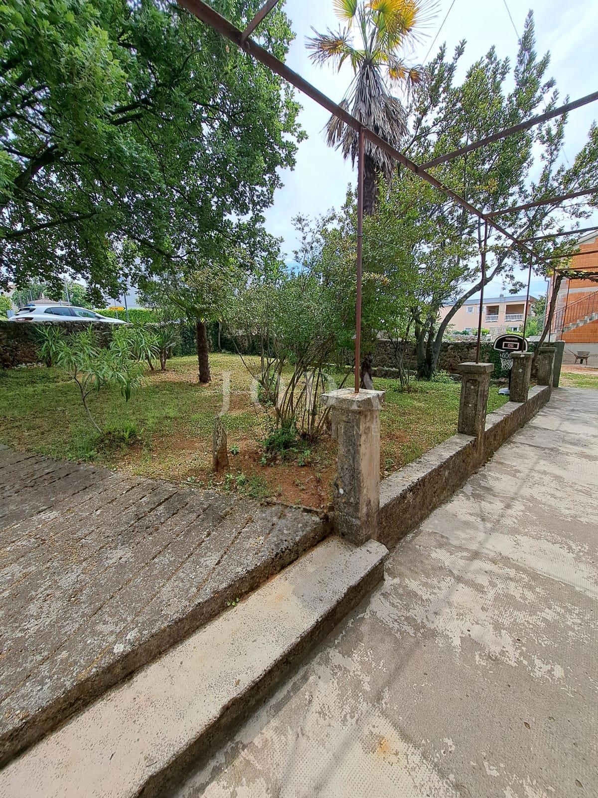 Old stone house for renovation, near Malinska