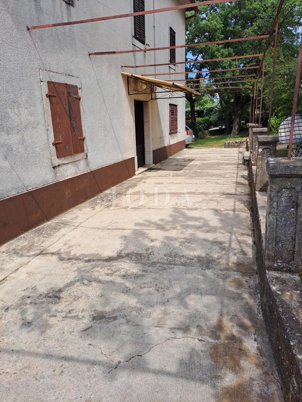 Old stone house for renovation, near Malinska