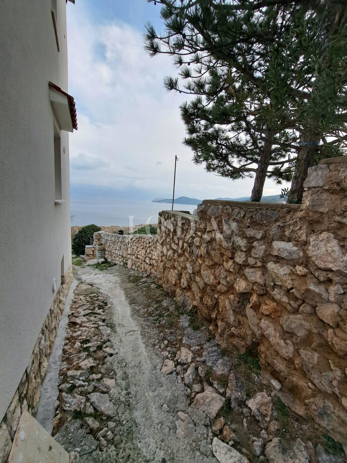 Semi-detached stone house for renovation, Vrbnik - island of Krk