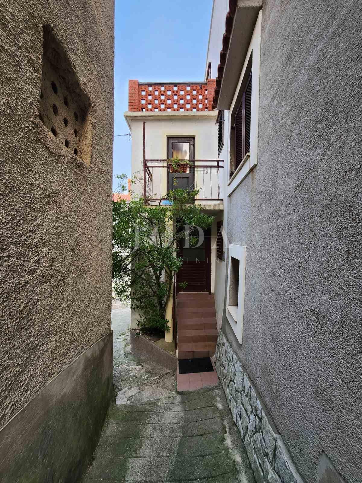 Semi-detached stone house for renovation, Vrbnik - island of Krk