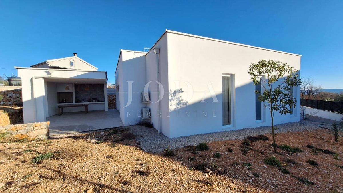 Casa con piscina e vista mare - dintorni di Veglia
