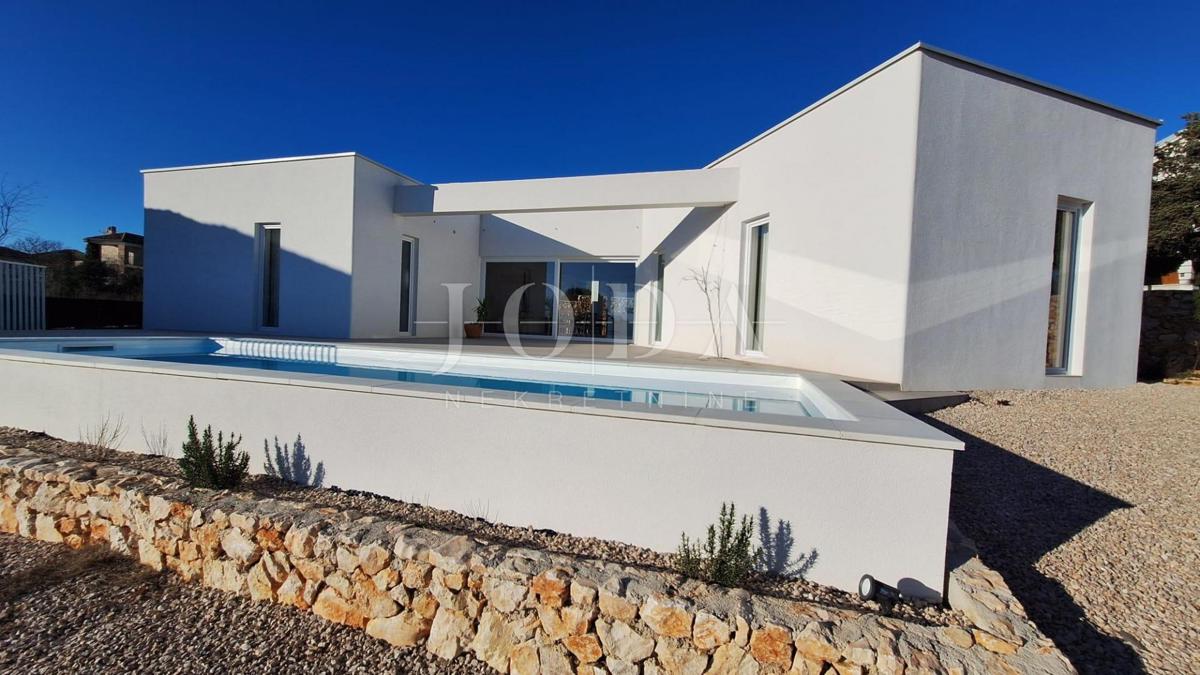 Casa con piscina e vista mare - dintorni di Veglia