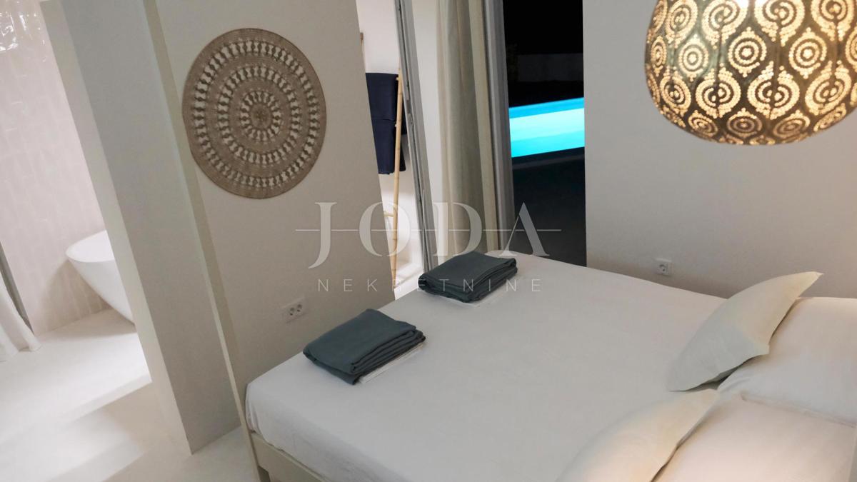 Casa con piscina e vista mare - dintorni di Veglia