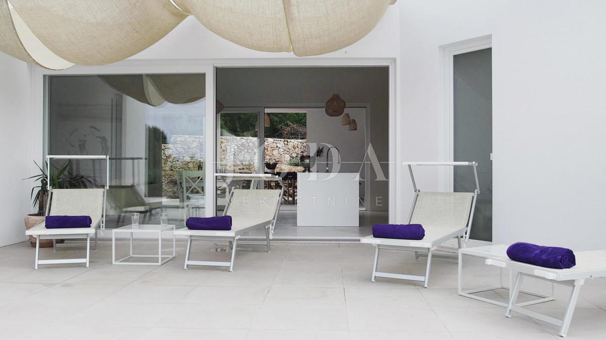 Casa con piscina e vista mare - dintorni di Veglia