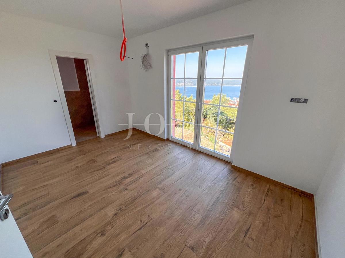 Casa di nuova costruzione a Crikvenica con piscina