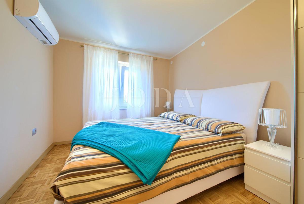 Novi Vinodolski, casa con piscina