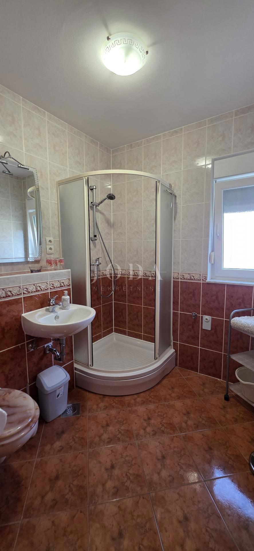 Casa con Appartamenti a 100 m dal Mare – Perfetta per Affitto Turistico