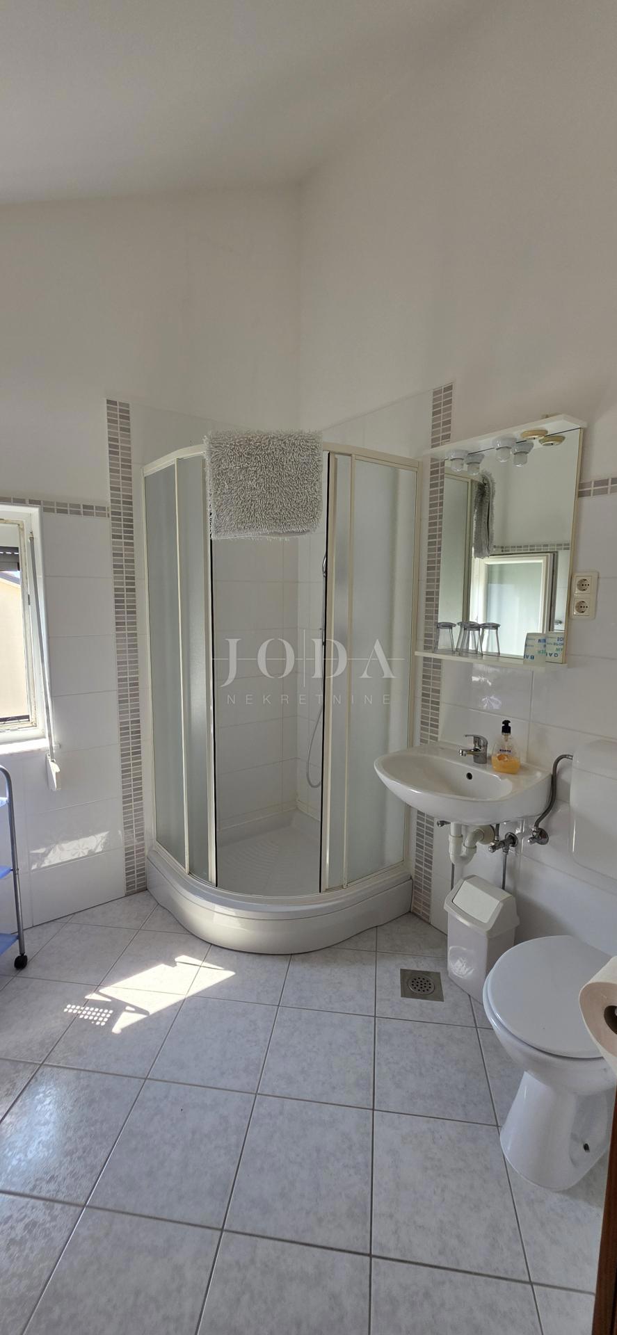 Casa con Appartamenti a 100 m dal Mare – Perfetta per Affitto Turistico