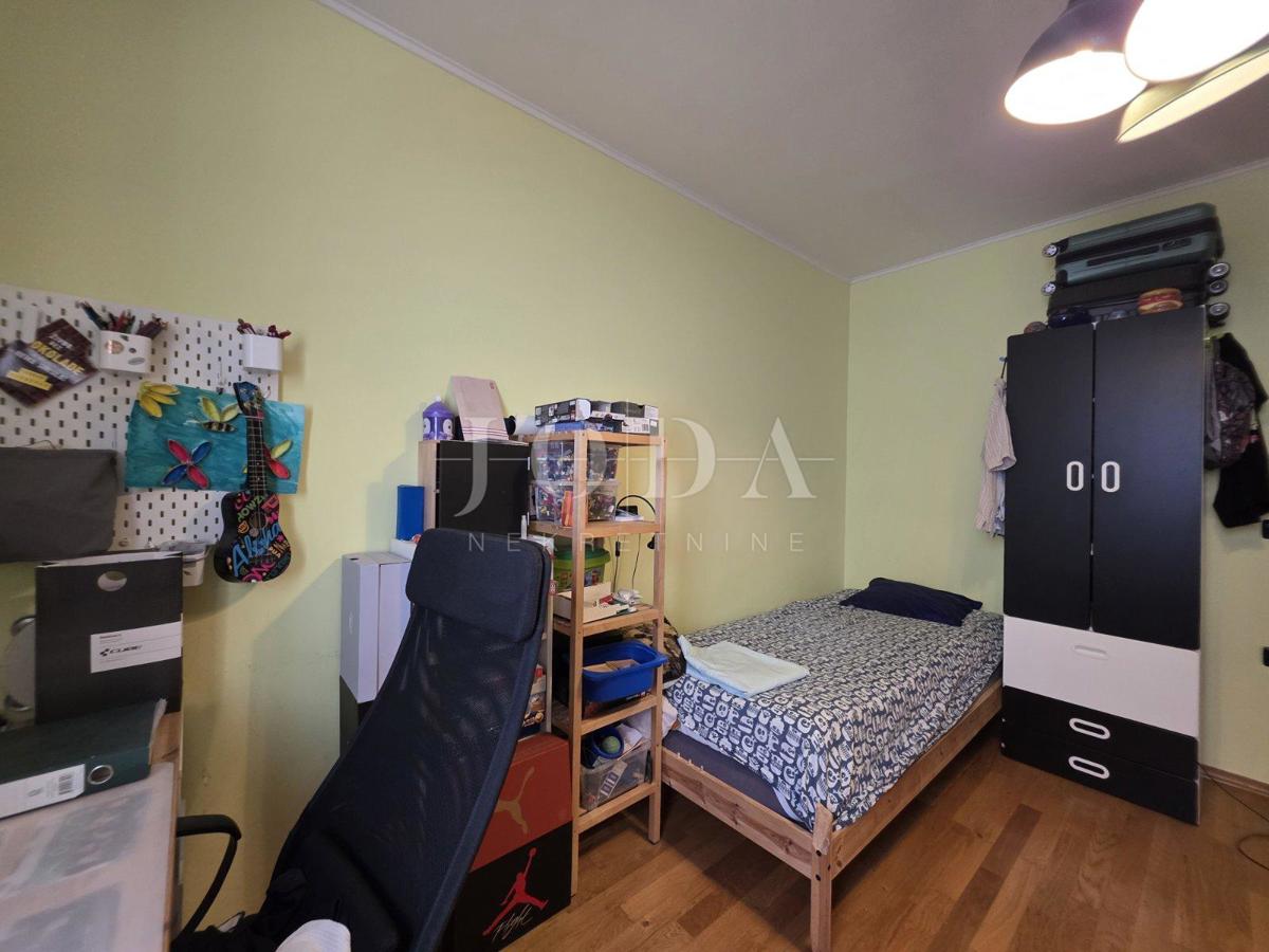 Crikvenica, appartamento con giardino e posto auto