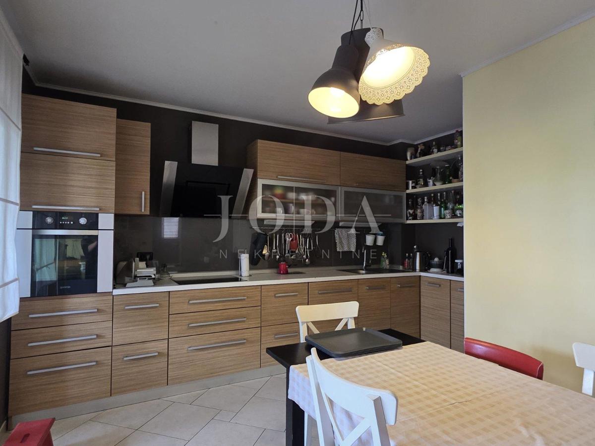 Crikvenica, appartamento con giardino e posto auto