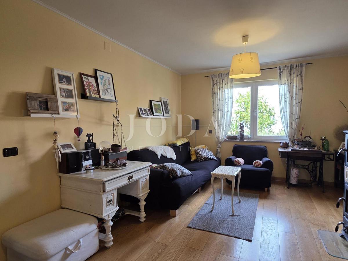 Crikvenica, appartamento con giardino e posto auto