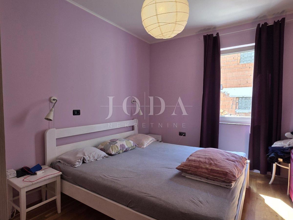 Crikvenica, appartamento con giardino e posto auto