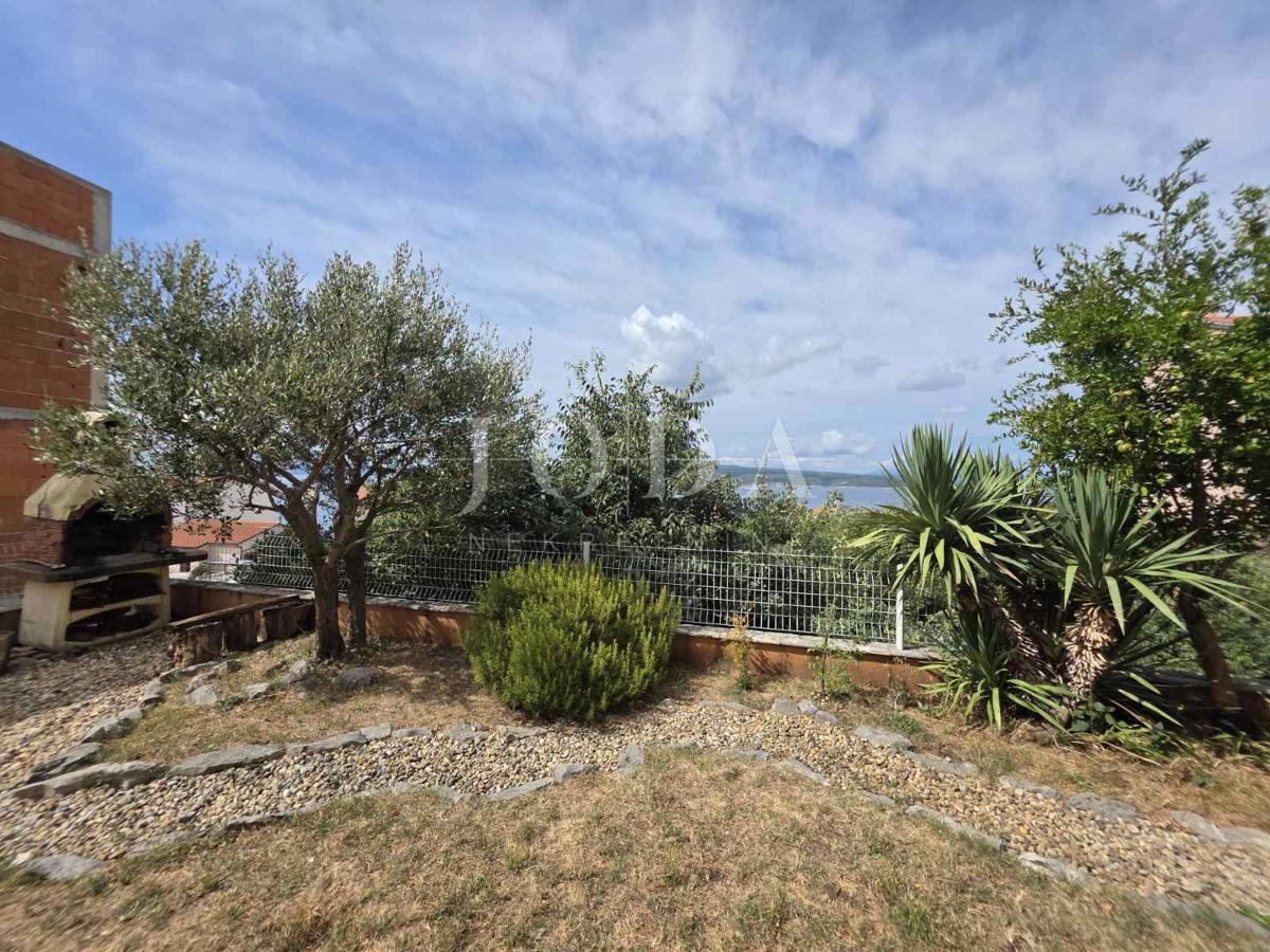 Crikvenica, appartamento con giardino e posto auto