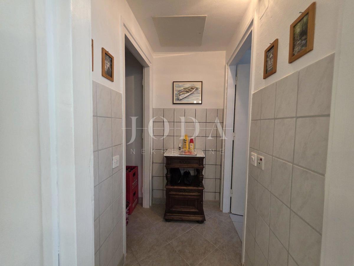 Crikvenica – Casa ristrutturata con vista mare nell’entroterra tranquillo