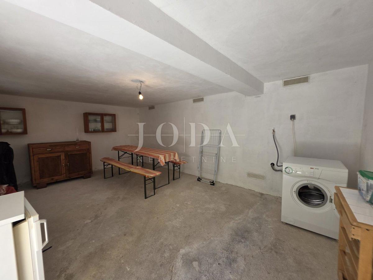 Crikvenica – Casa ristrutturata con vista mare nell’entroterra tranquillo