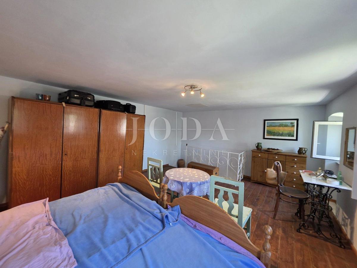 Crikvenica – Casa ristrutturata con vista mare nell’entroterra tranquillo