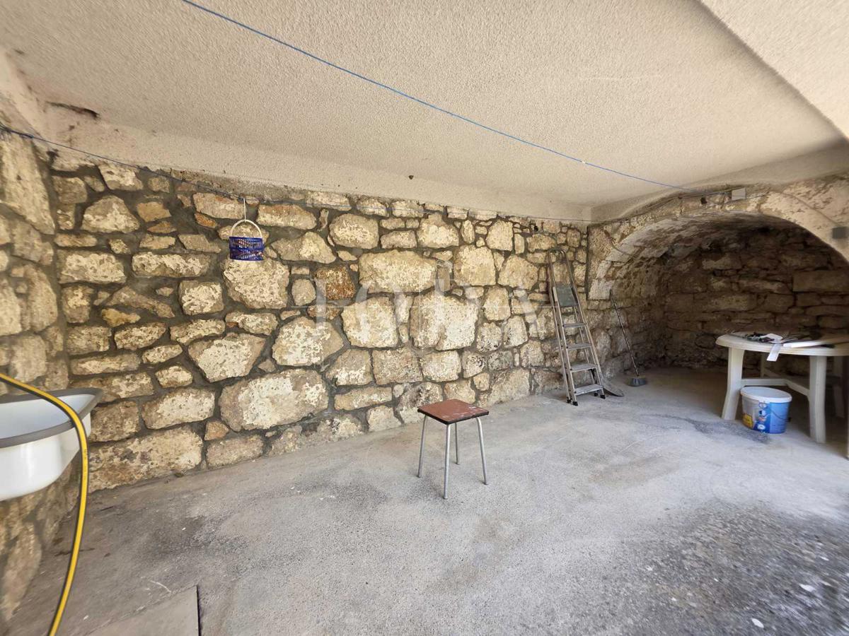 Crikvenica – Casa ristrutturata con vista mare nell’entroterra tranquillo