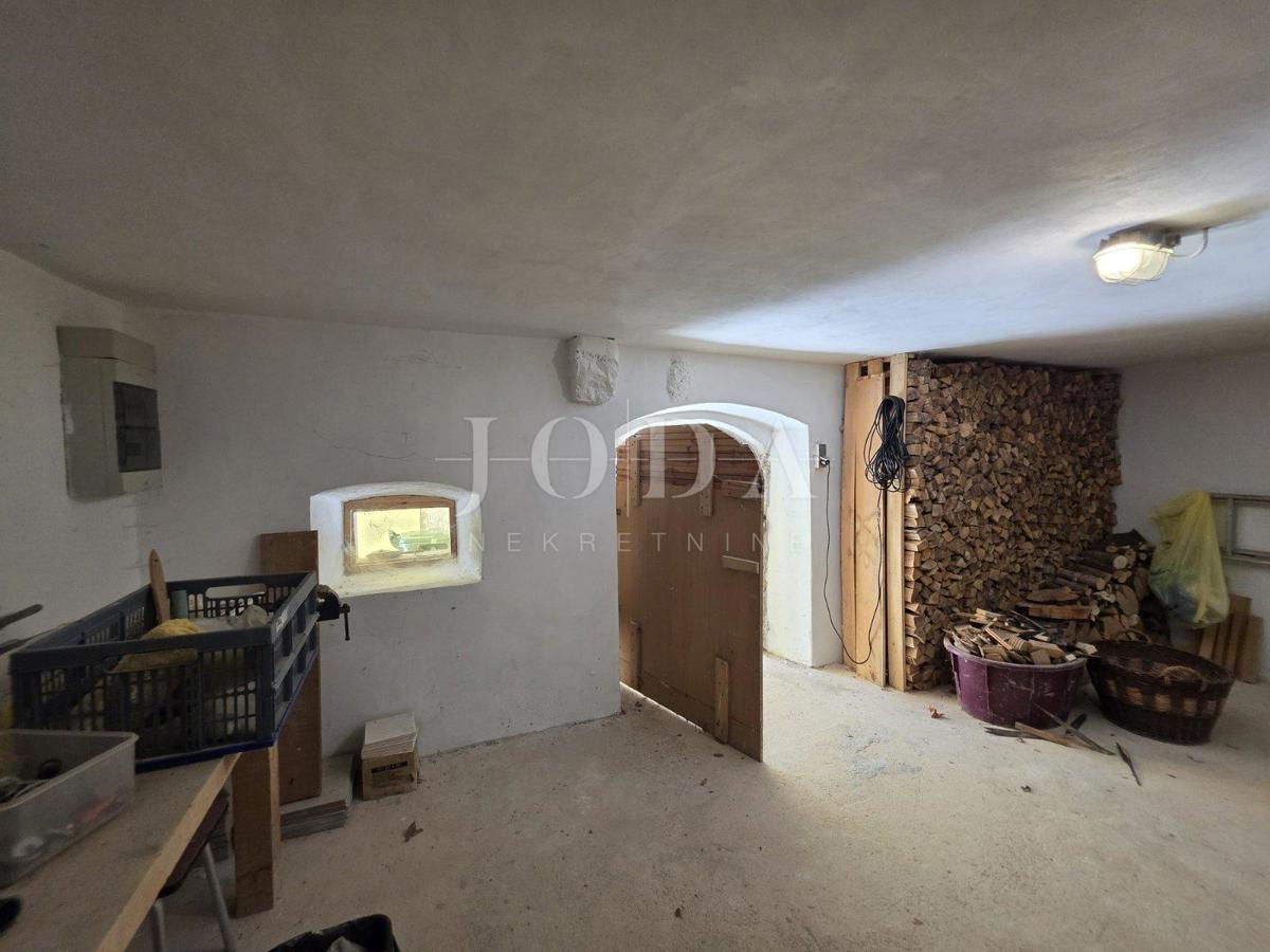 Crikvenica – Casa ristrutturata con vista mare nell’entroterra tranquillo