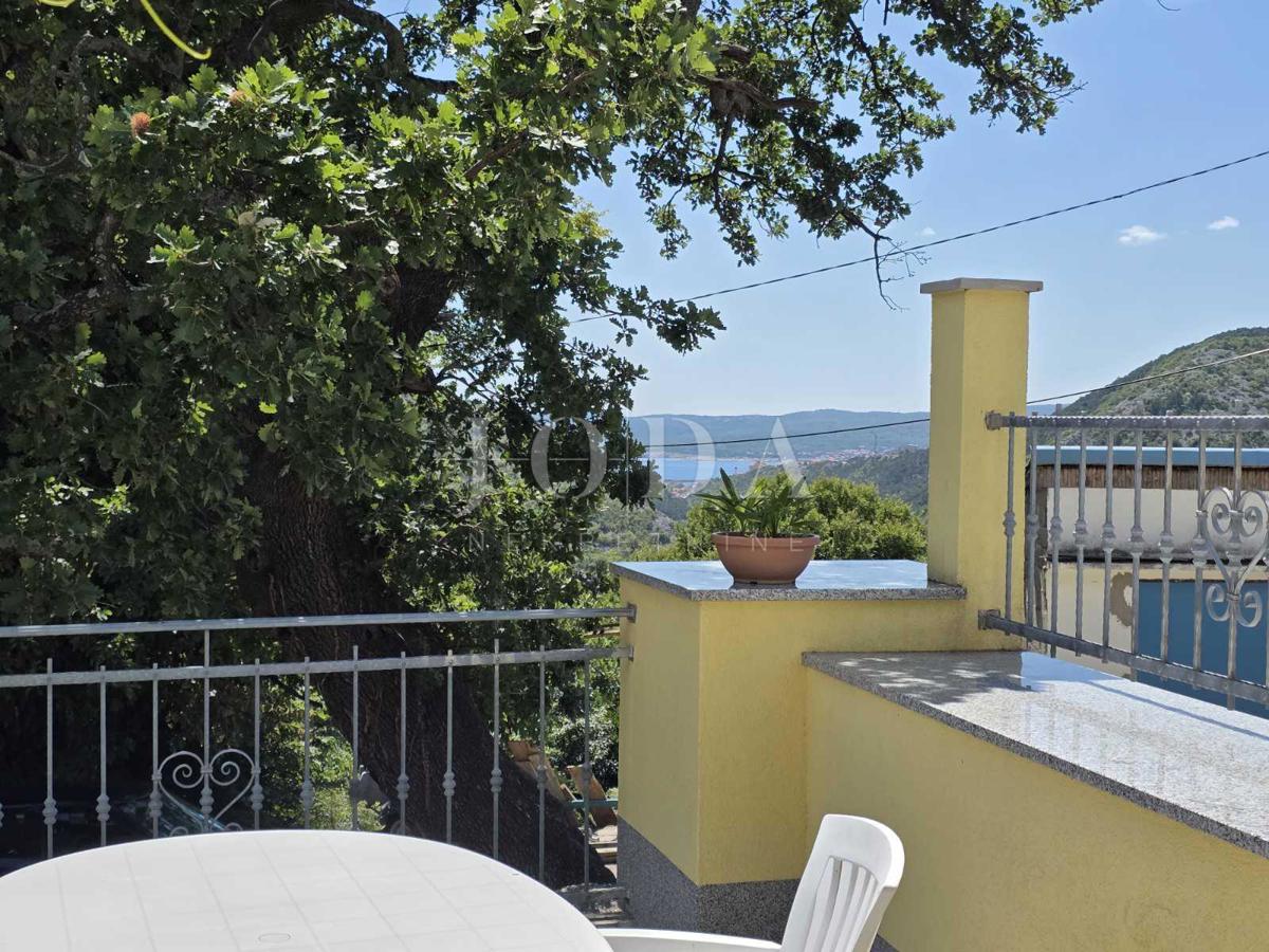 Crikvenica – Casa ristrutturata con vista mare nell’entroterra tranquillo