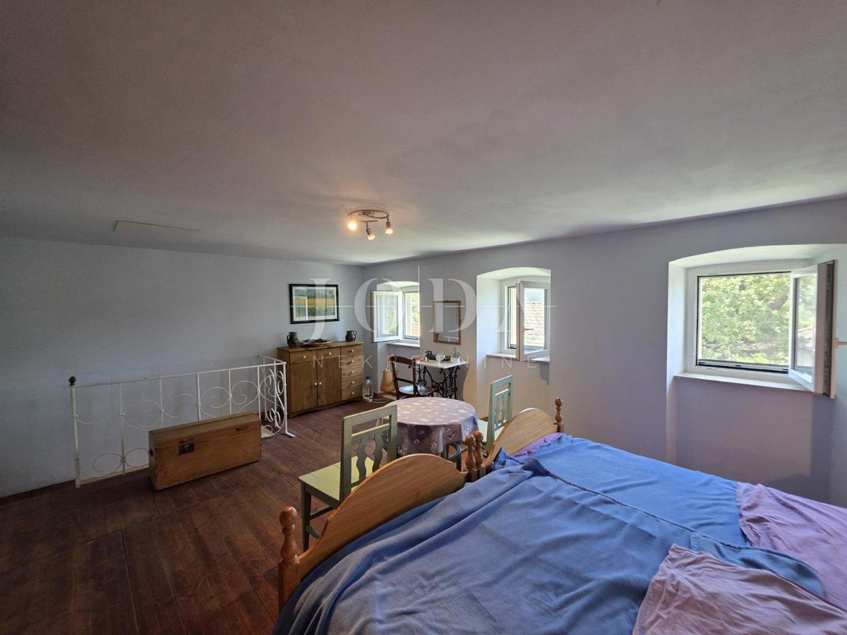 Crikvenica – Casa ristrutturata con vista mare nell’entroterra tranquillo