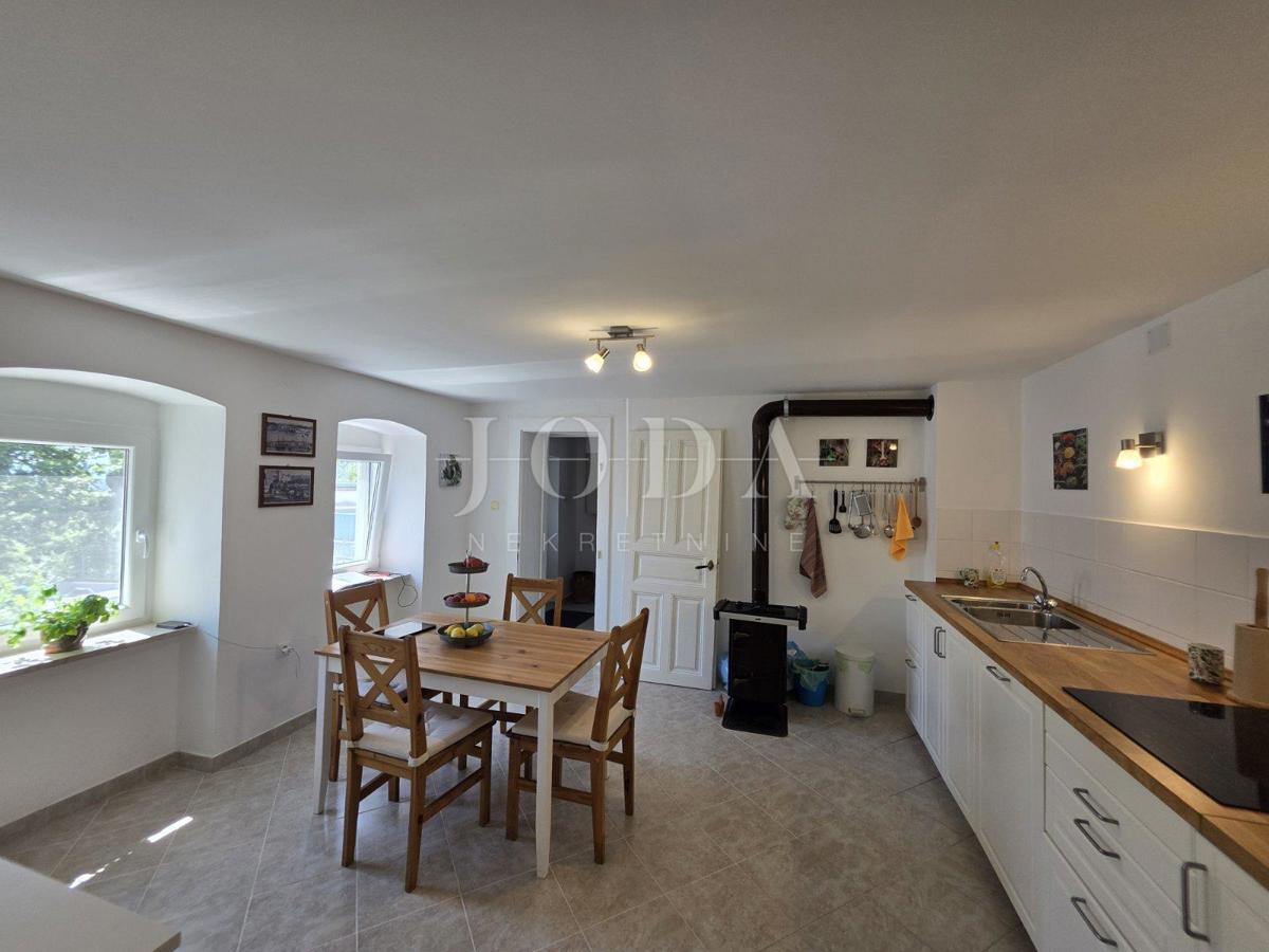 Crikvenica – Casa ristrutturata con vista mare nell’entroterra tranquillo